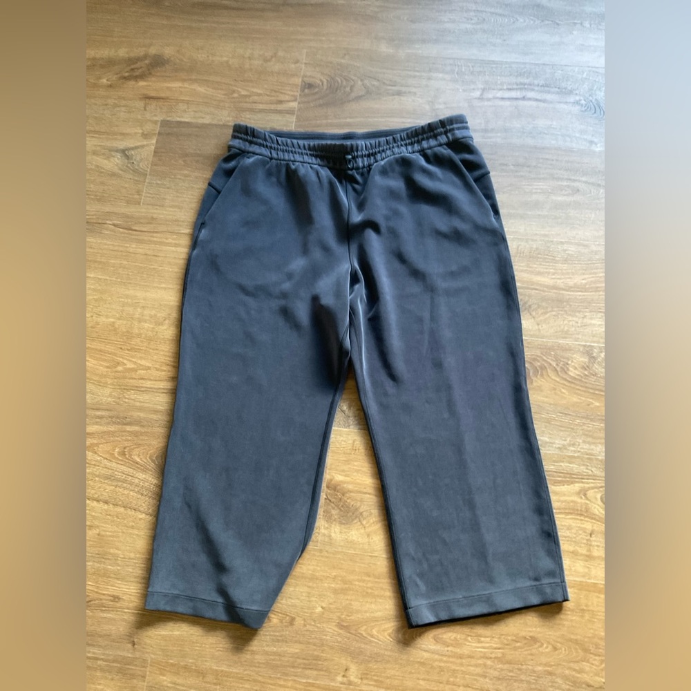 Lululemon Women’s Charcoal Gray Softstreme Straight Leg Cropped Pants Size 14